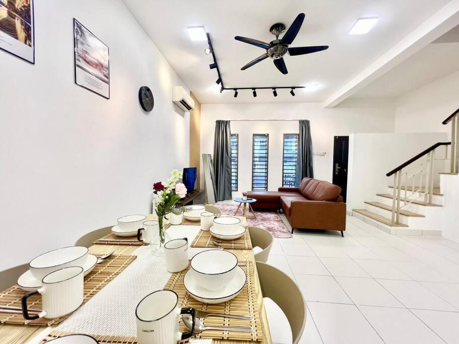 16pax House Landed Setia Alam Mall Sccc Wi-fi Tv Holiday home *