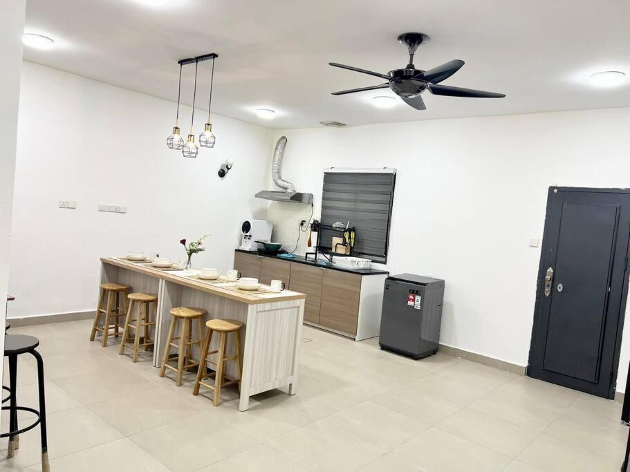 16pax House Landed Setia Alam Mall Sccc Wi-fi Tv *