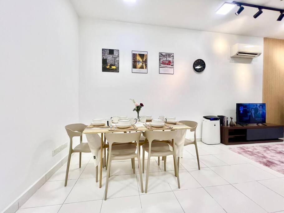 16pax House Landed Setia Alam Mall Sccc Wi-fi Tv Shah Alam