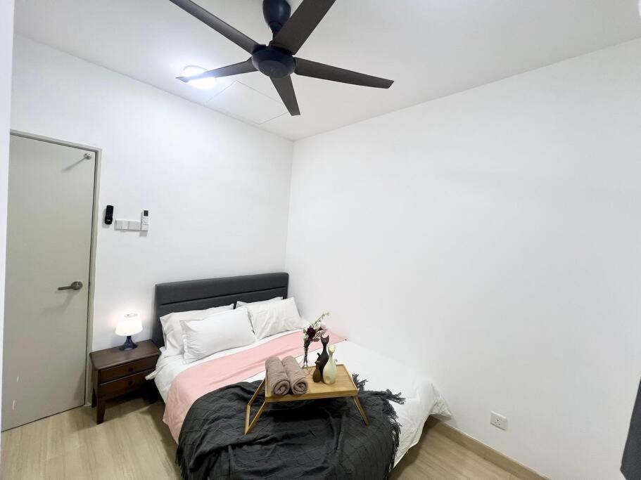 Holiday home 16pax House Landed Setia Alam Mall Sccc Wi-fi Tv *