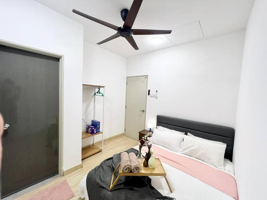 16pax House Landed Setia Alam Mall Sccc Wi-fi Tv Holiday home Shah Alam