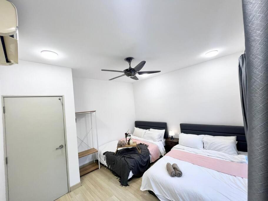 16pax House Landed Setia Alam Mall Sccc Wi-fi Tv Holiday home Shah Alam