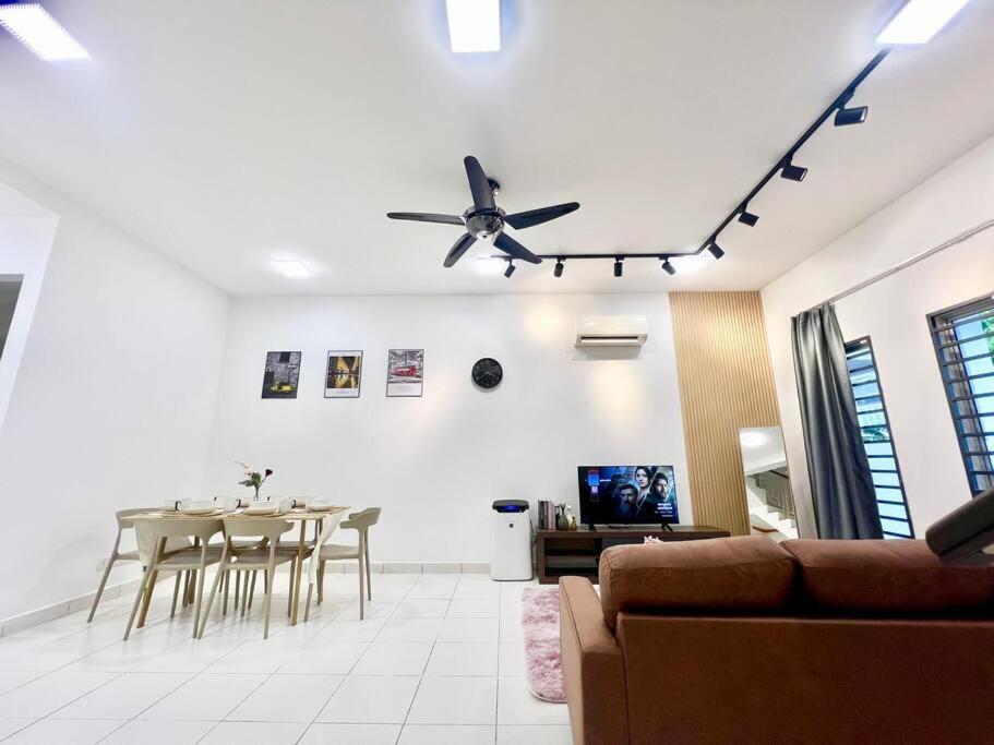 16pax House Landed Setia Alam Mall Sccc Wi-fi Tv * Shah Alam