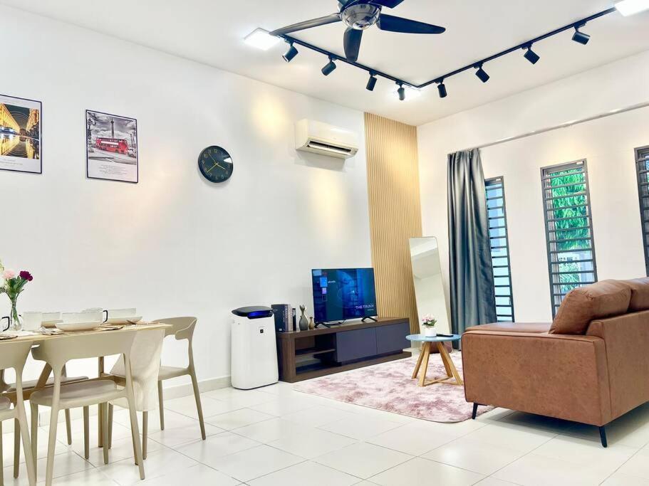 16pax House Landed Setia Alam Mall Sccc Wi-fi Tv Holiday home
